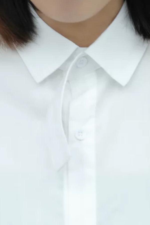 美品　アドーア 定価4.4万　アシンメトリーブラウス　オフホワイト　38　近年⭐︎ 可憐で華やかな花々が舞い散る花柄アシンメトリーブラウス