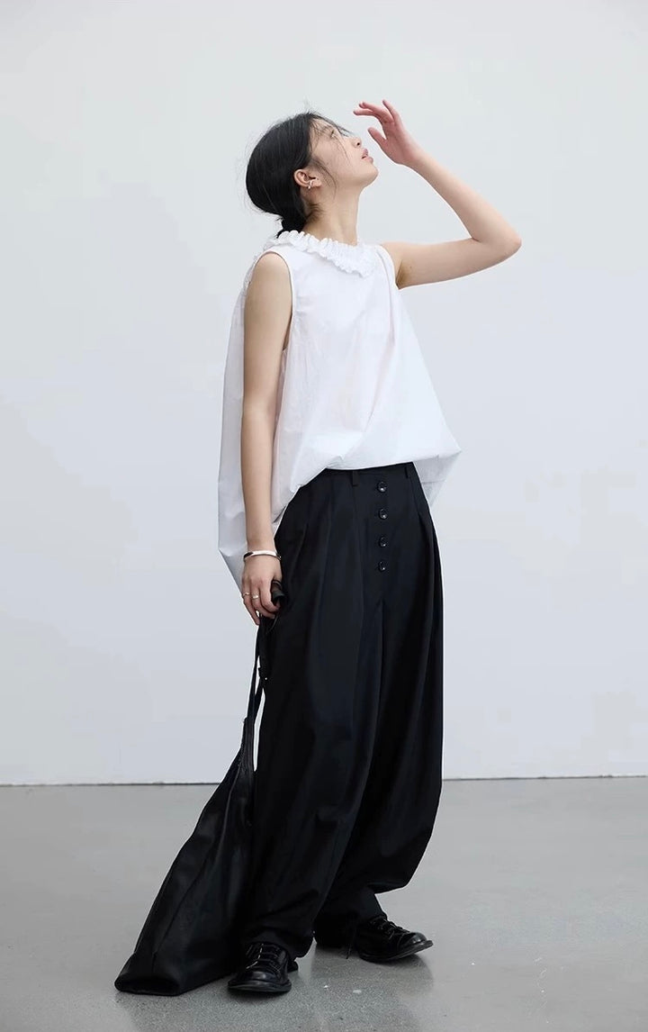 Vネックフリルスリーブレスシャツ